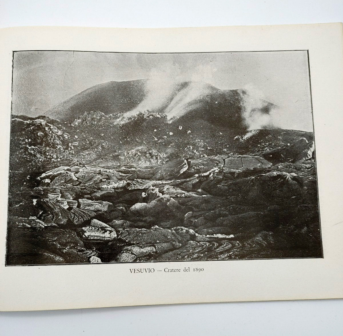 Photographic illustration of Mount Vesuvius from Napoli e Dintorni (circa 1895)